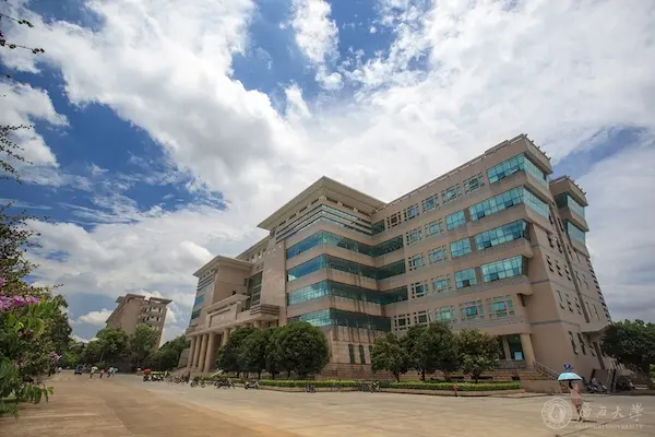 Guangxi Medical University photo 2